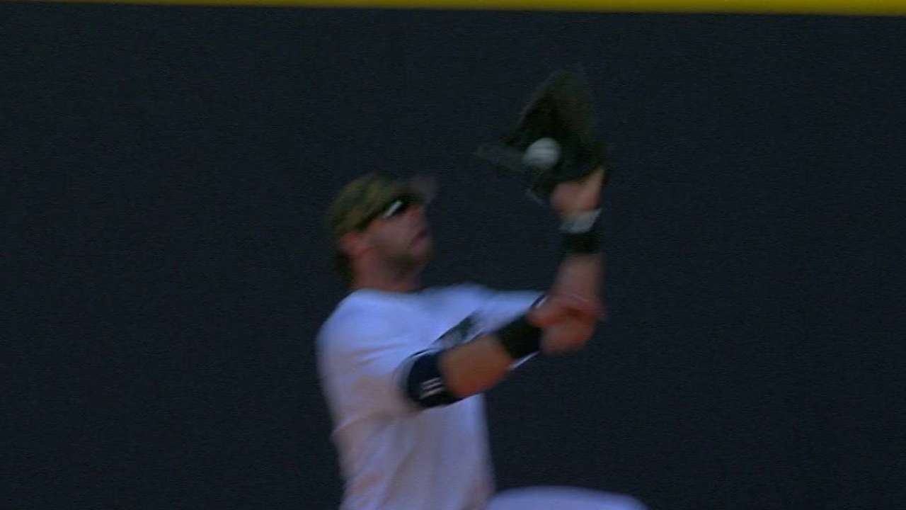 Nieuwenhuis' leaping catch