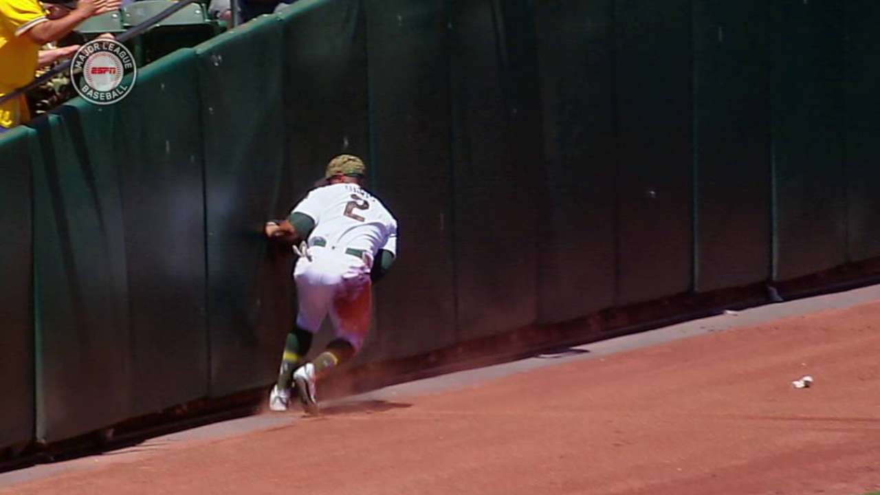 Davis' nice sliding catch