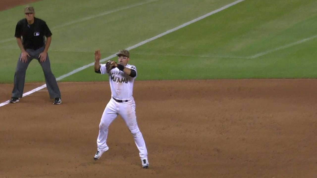 Prado's jumping grab robs Kang