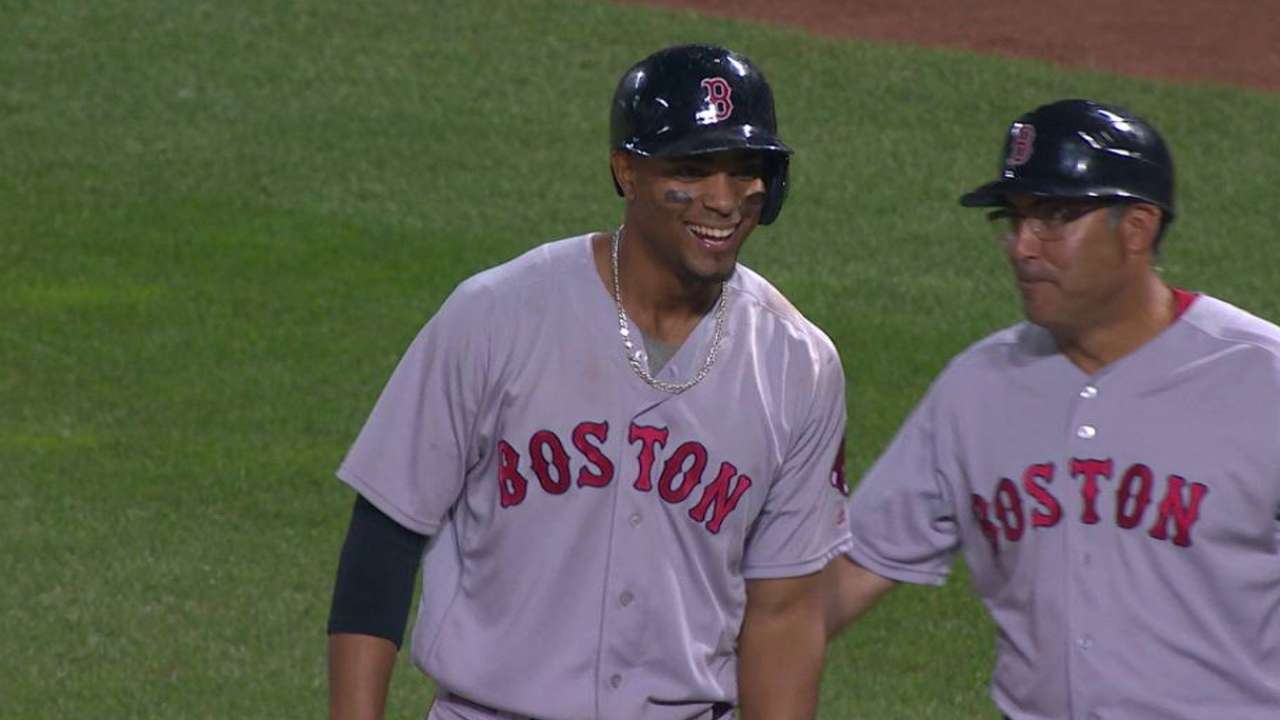 Bogaerts extends his hit streak