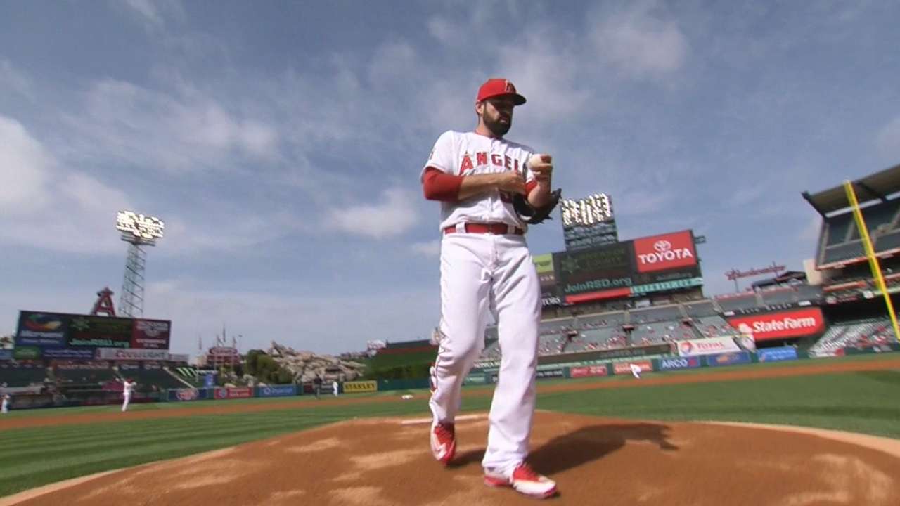 Shoemaker fans eight in outing