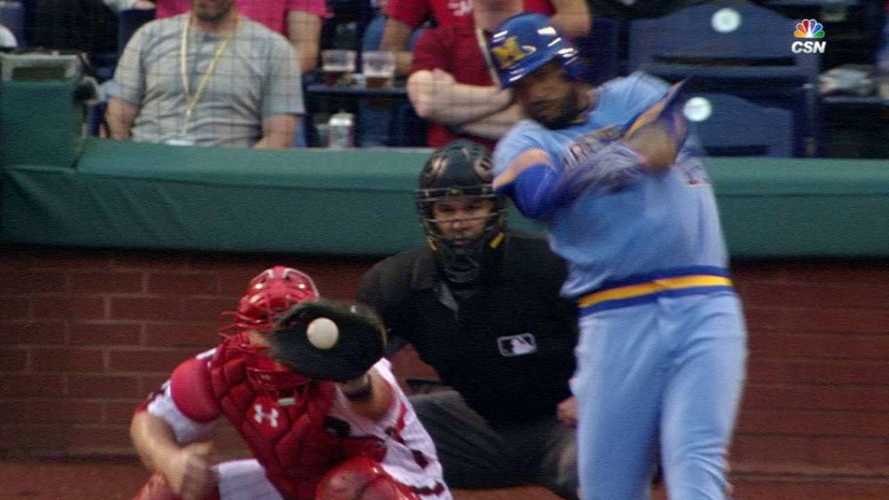 Despite Phils' victory, Velasquez can't find mojo