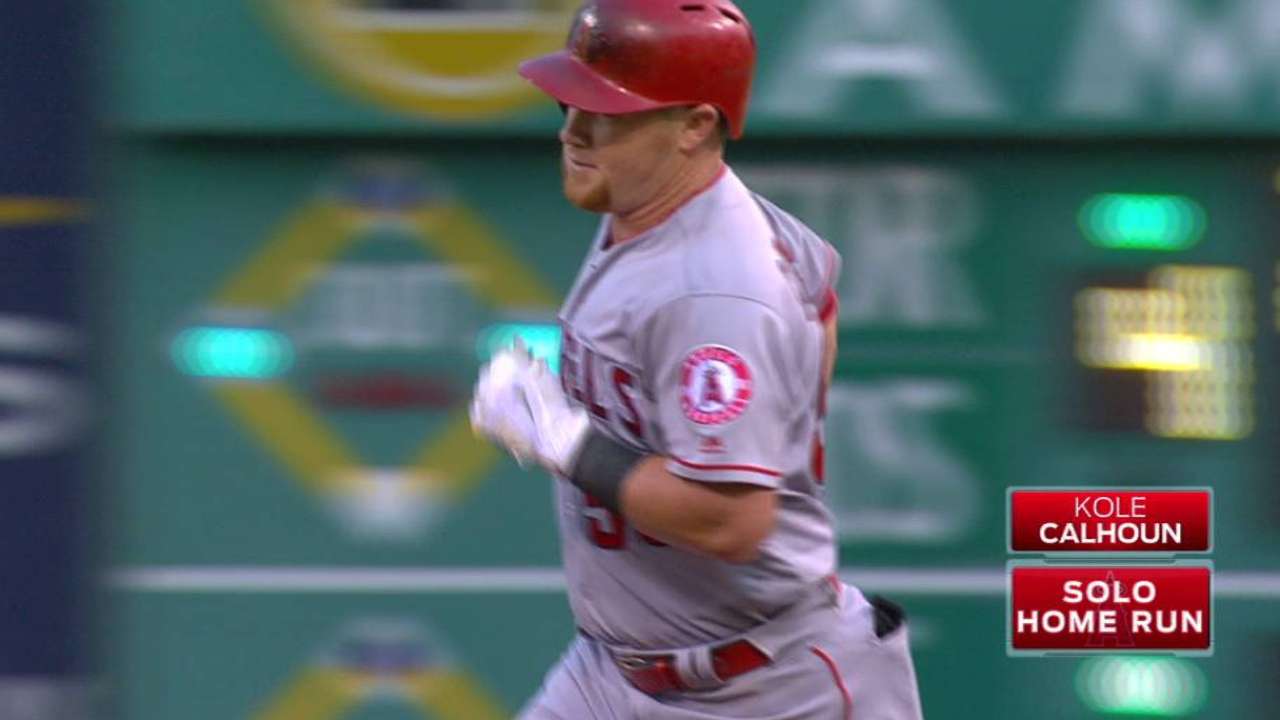 Weaver luce y conduce triunfo de Angels vs. Piratas