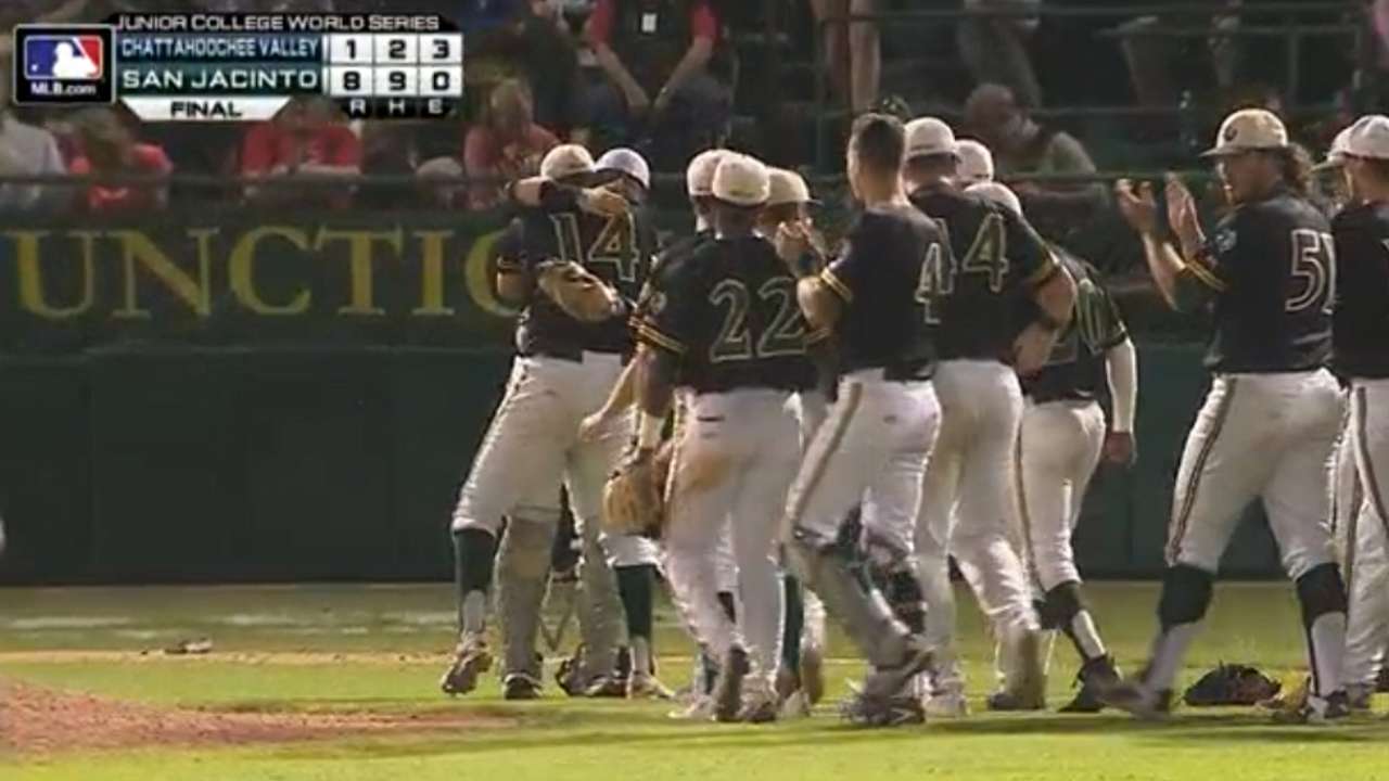 Draft prospect Smeltzer strikes out 20 in JUCO semifinals