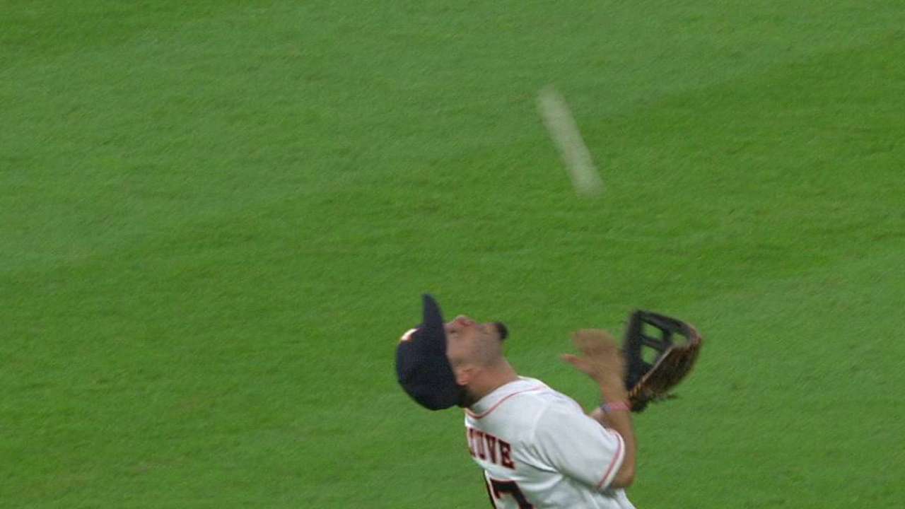 Altuve's over-the-shoulder grab