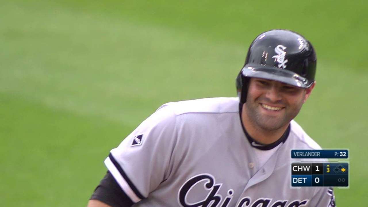 Avila laughs at pickoff attempt