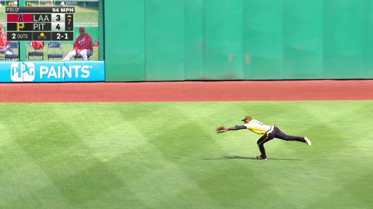 Marte's stellar diving catch