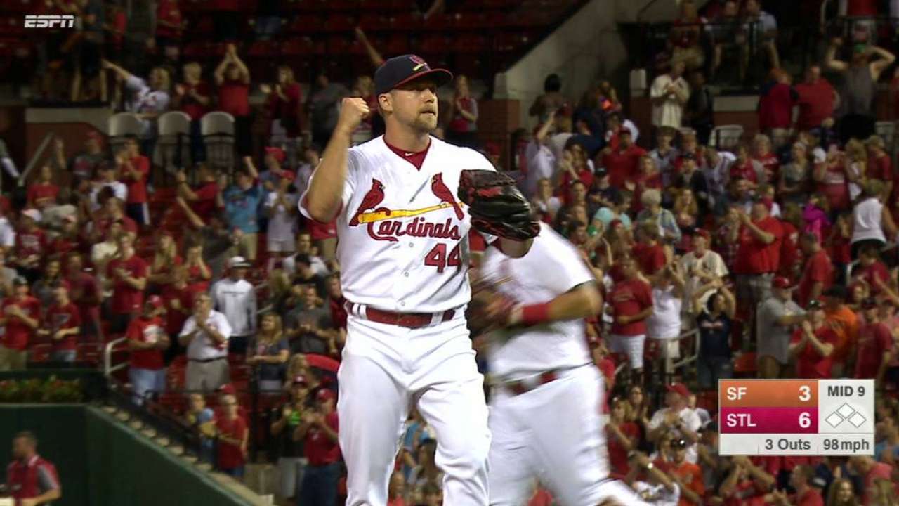 Rosenthal earns the save