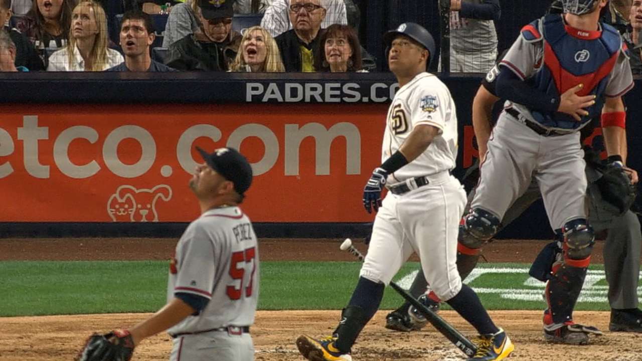 Yangervis Solarte aporta más que su buena actitud en Padres