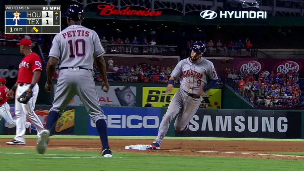Altuve's two-run double