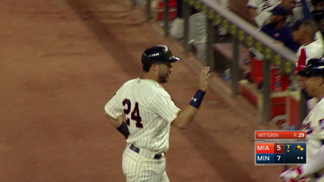 Dozier extends lead on single