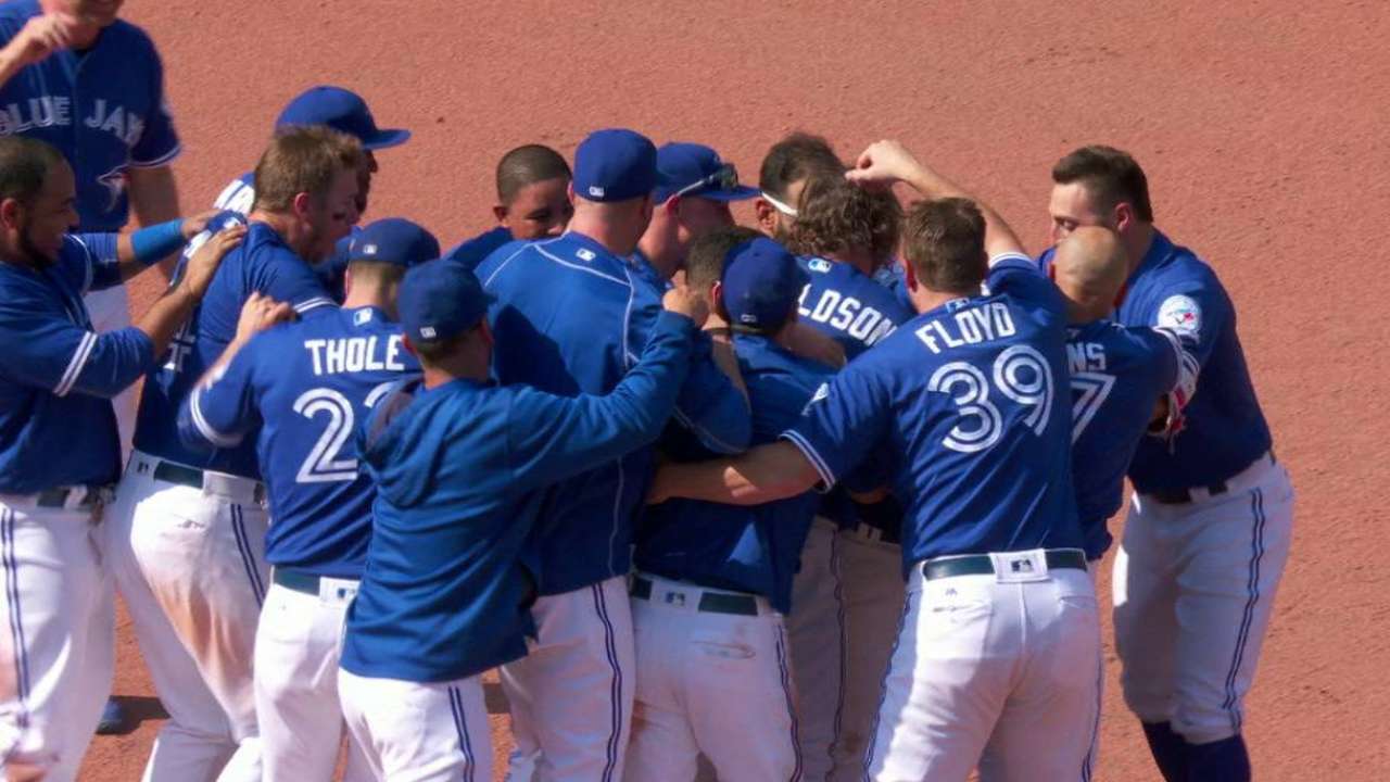 Jays use two rallies to walk off vs. Red Sox