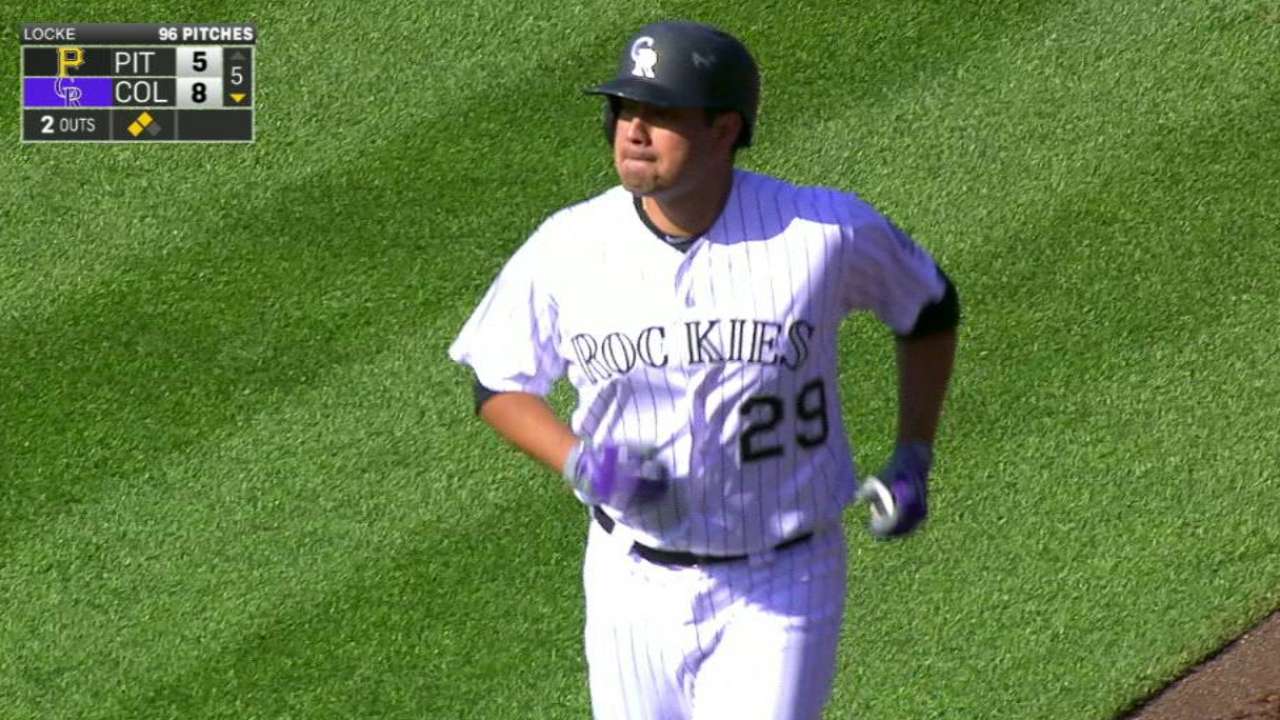 De La Rosa's RBI sacrifice bunt