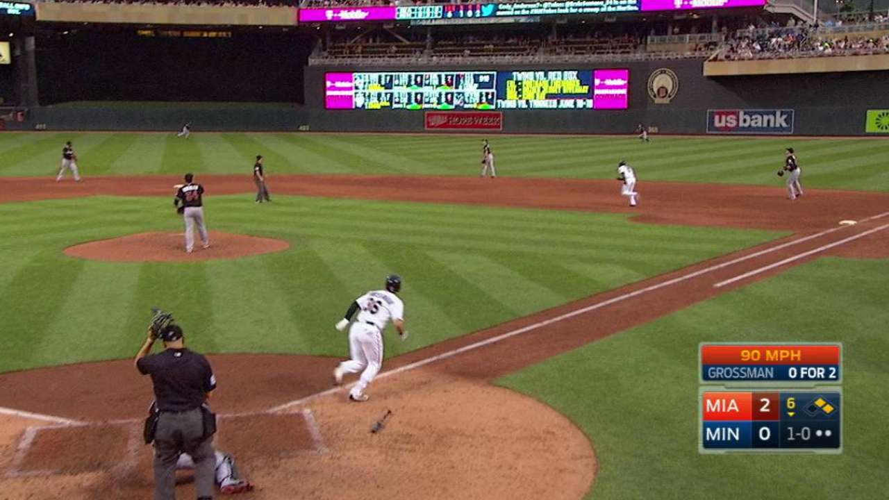 Twins fall after Santana, 'pen falter in 7-run 7th