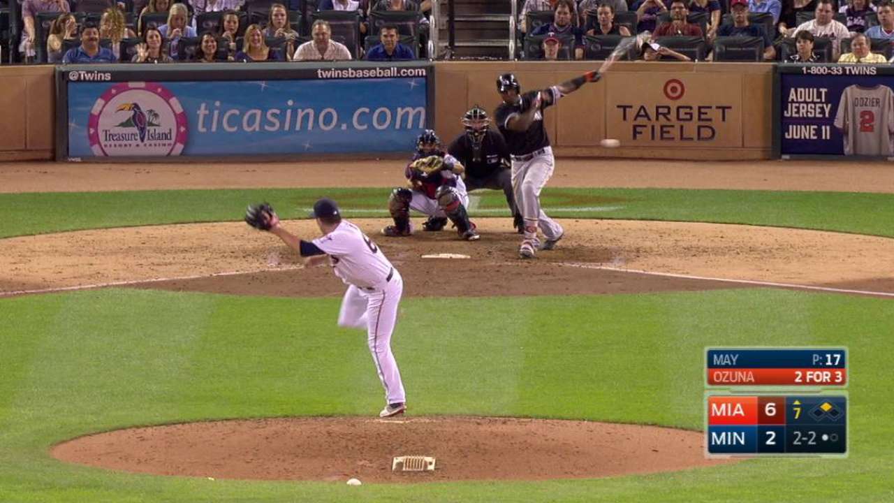 Ozuna lidera rally en la 7ma y Miami apalea a Twins