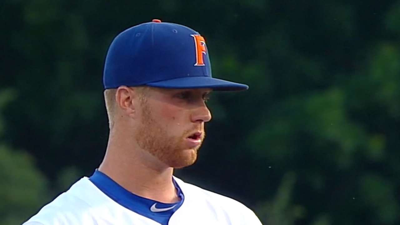 Walk-offs, upsets key wild Day 2 at College World Series