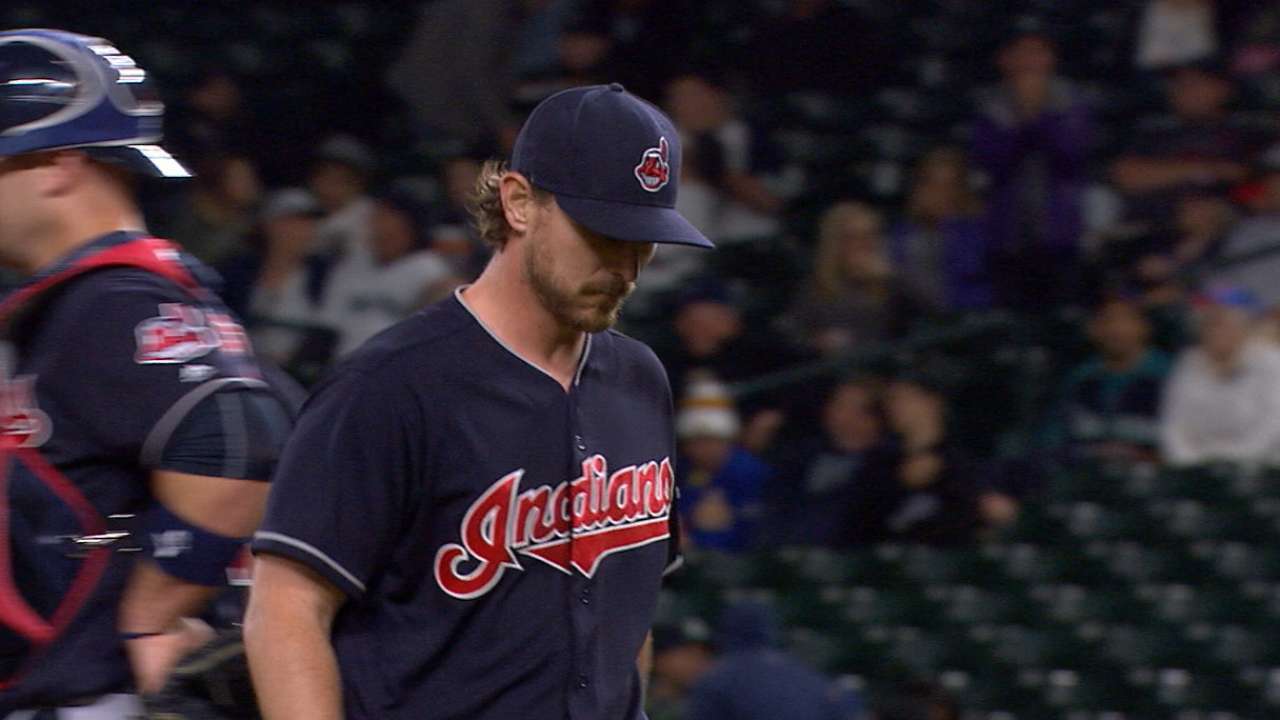 Tomlin throws 6 1/3 solid frames