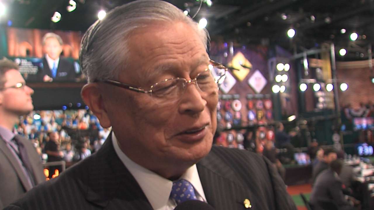 Manfred hosts Kumazaki for summit meeting