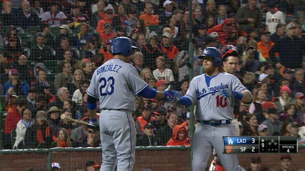 Confident Turner lifts Dodgers with big fly