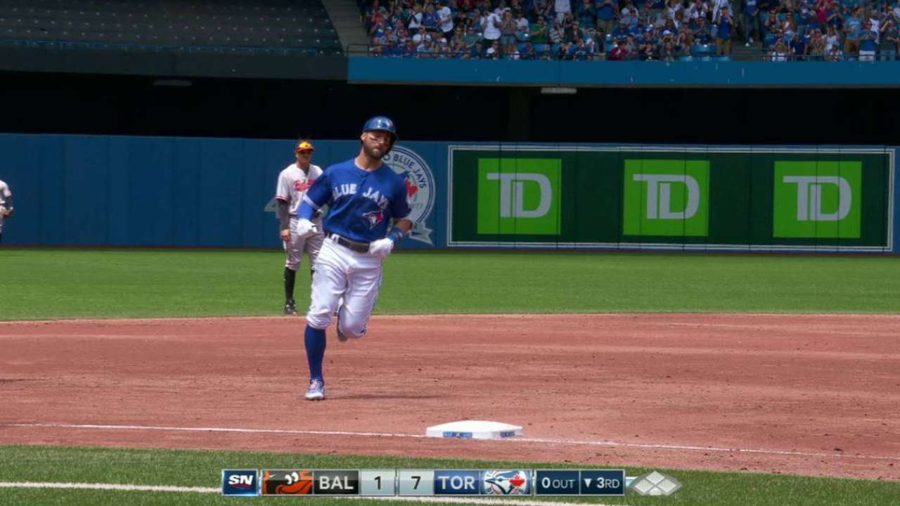 Pillar's solo homer