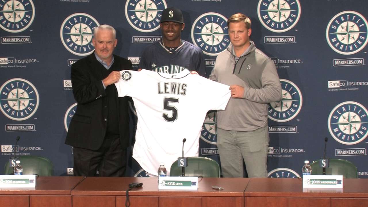 Lewis on signing with Mariners