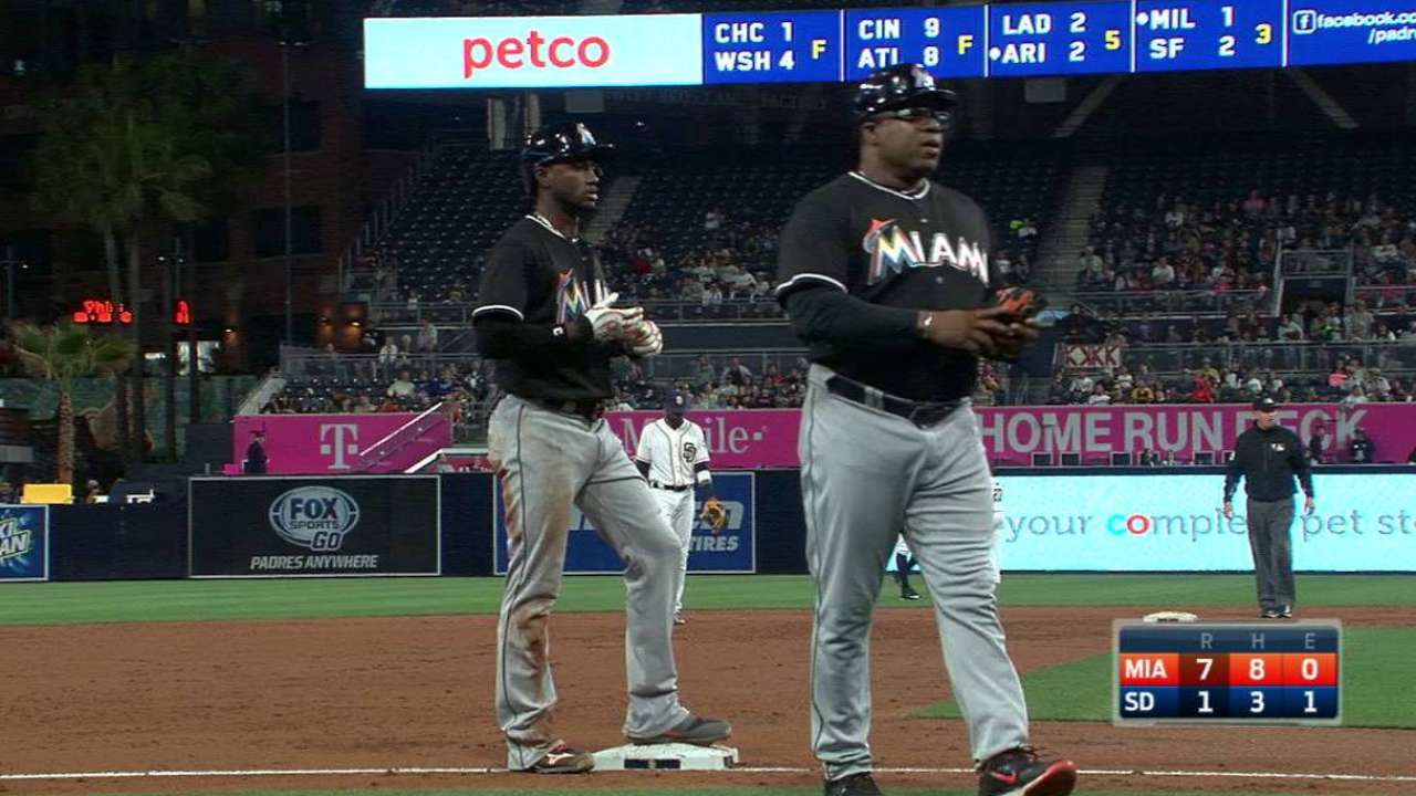 Bate de Hechavarría guía triunfo de Marlins en S.D.