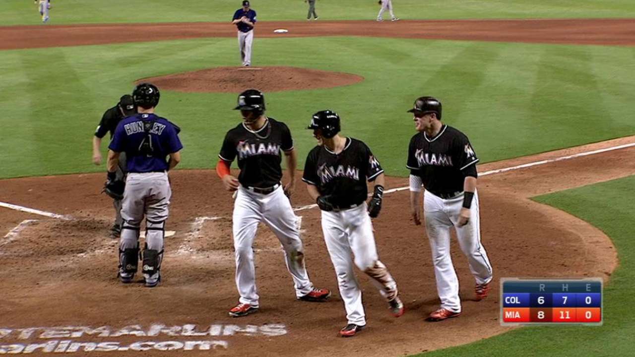 Con poder ofensivo, los Marlins se imponen a los Rockies