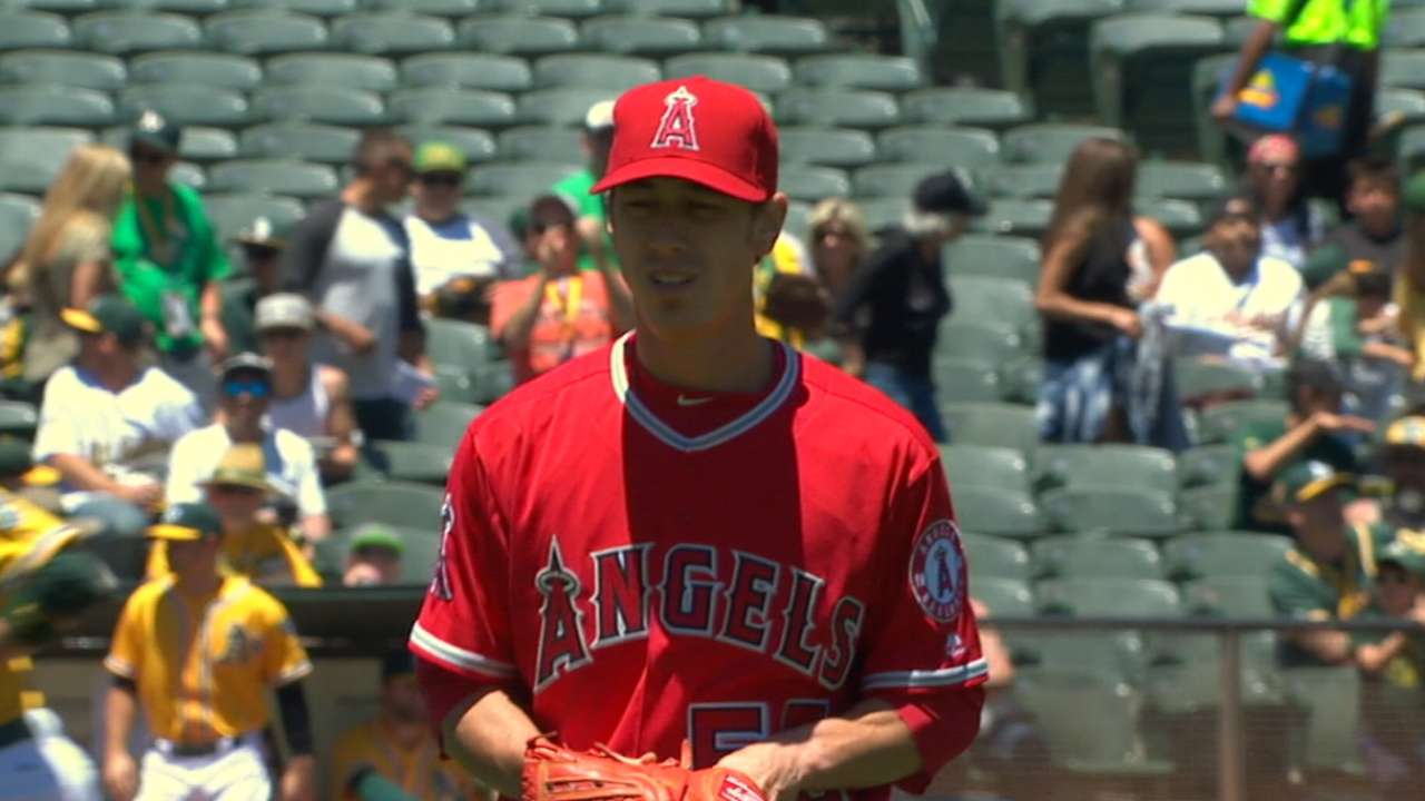 Lincecum vence a los Atléticos en su debut con Angelinos