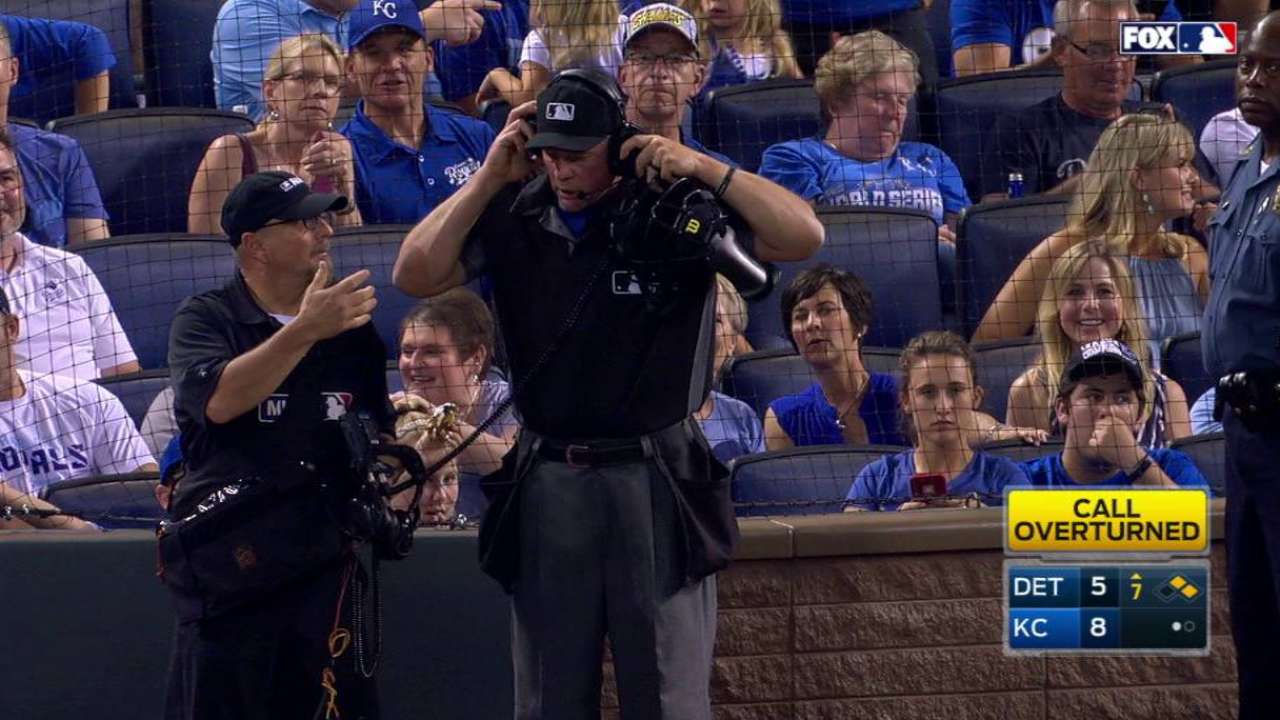 Royals get Iglesias at second