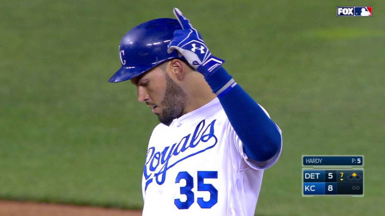 Hosmer helps Beat The Streak leader reach 42