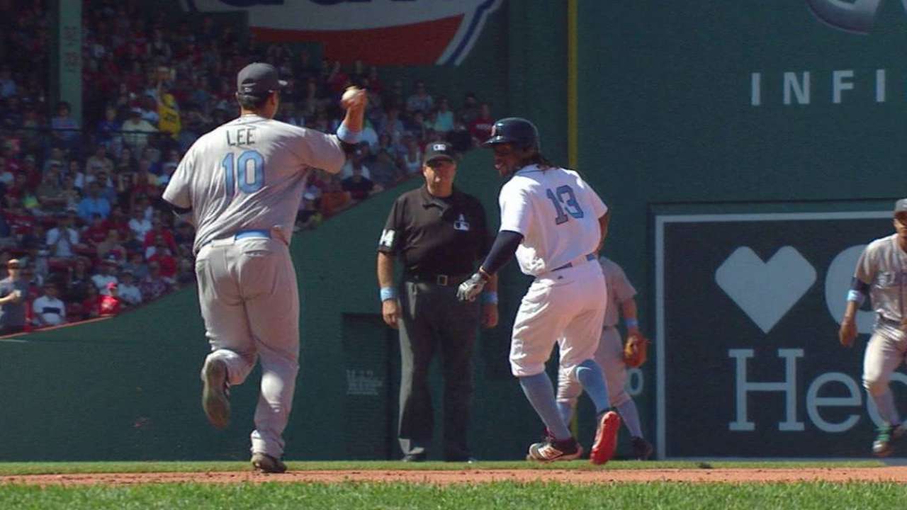 Dodgers trade Nuno to O's for Minor Leaguer
