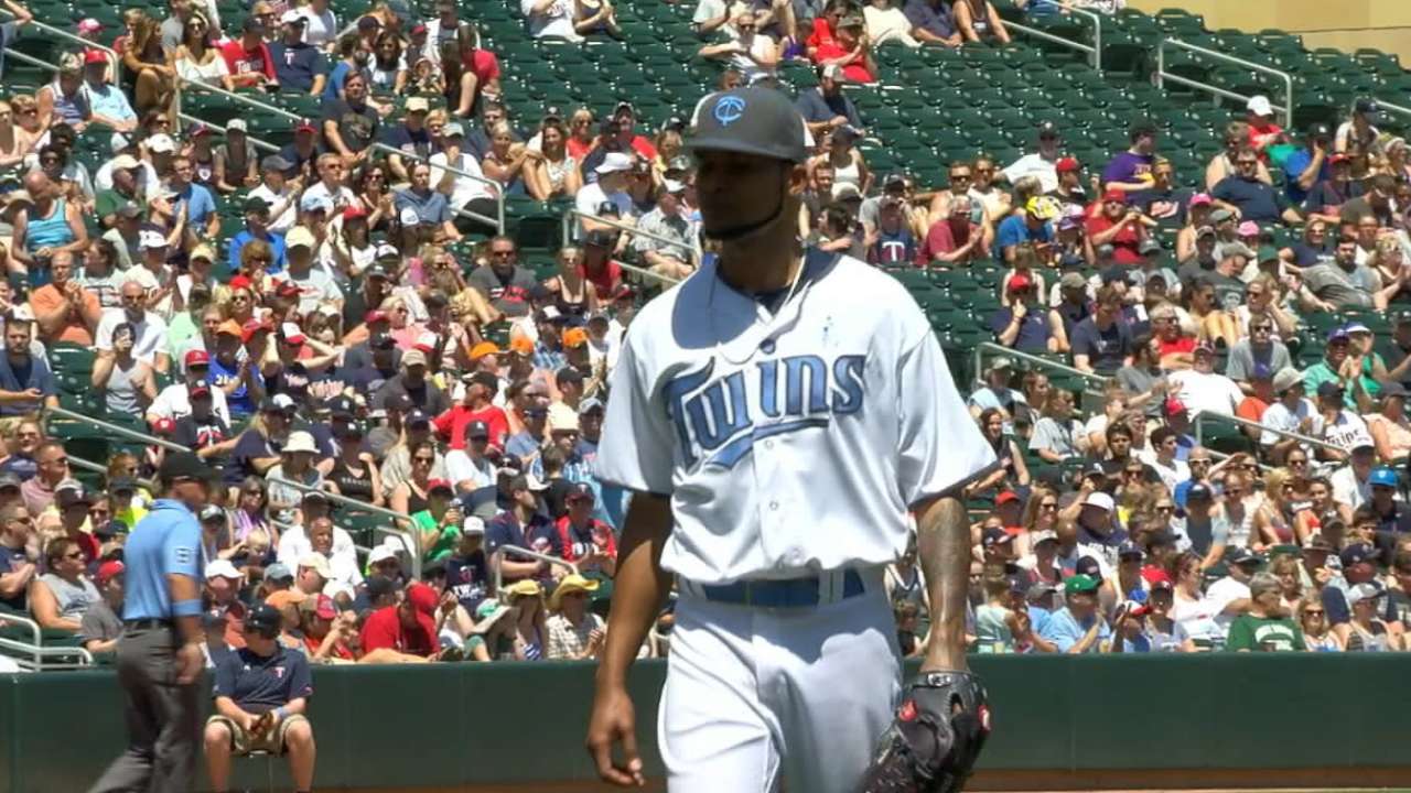 Santana ayuda a Minnesota a frenar escobas de Yankees