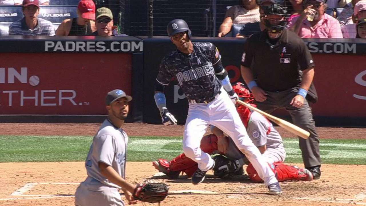 Padres vencen a Nacionales para dividir la serie