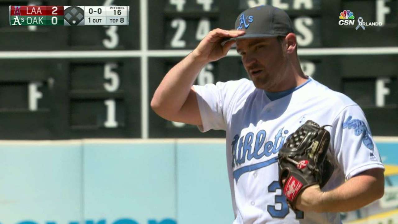Hendriks looks strong in return to A's bullpen