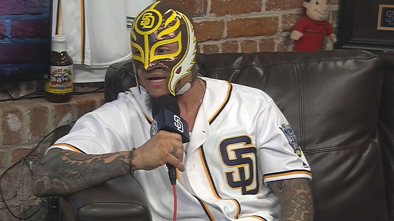 Padres Social Hour: Rey Mysterio