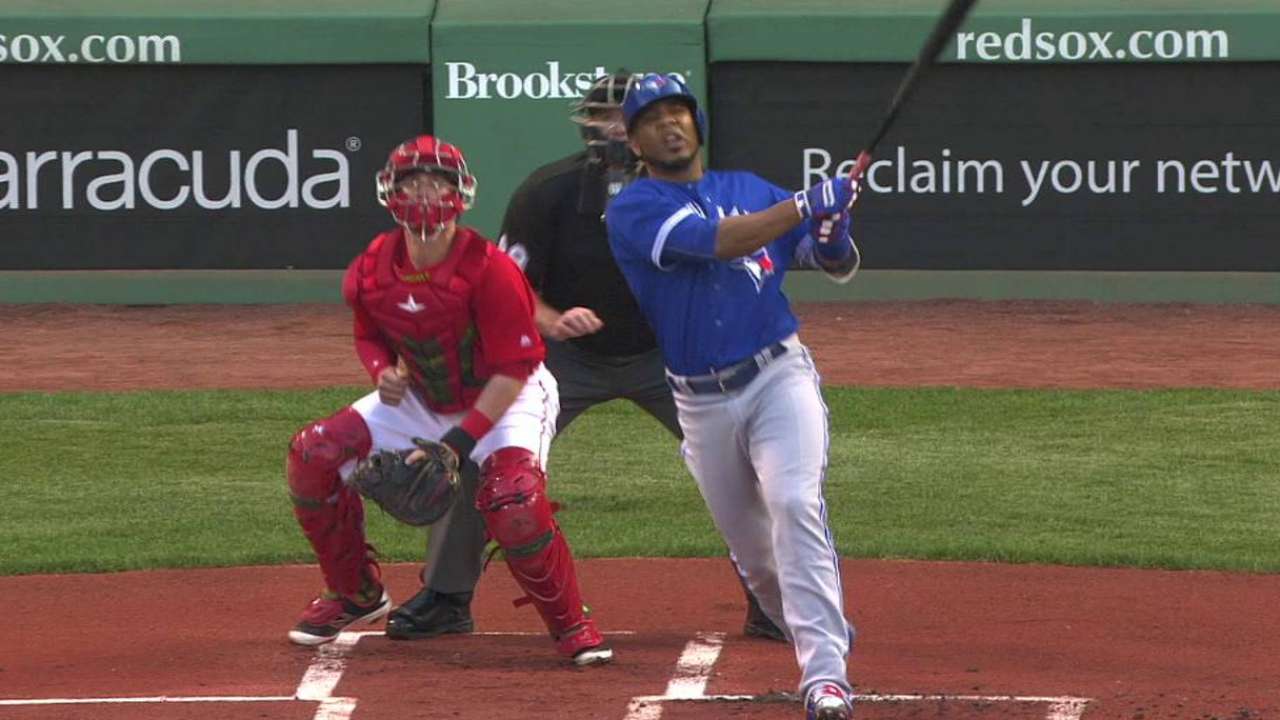 HRs back Dickey as Toronto gains on Boston