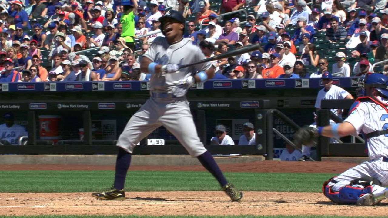 Braves place Smith on DL; recall Bonifacio