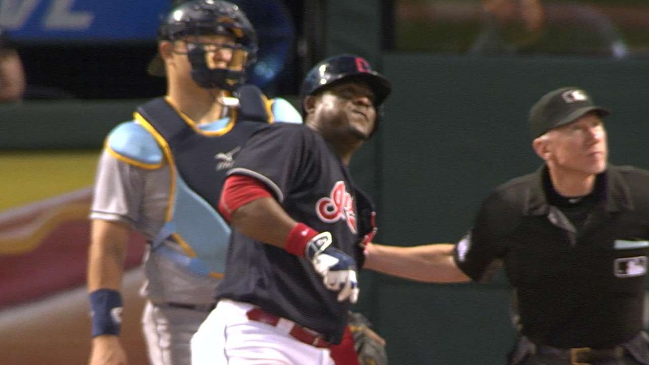 Kluber blanquea a Rays y Uribe jonronea por 4to juego seguido