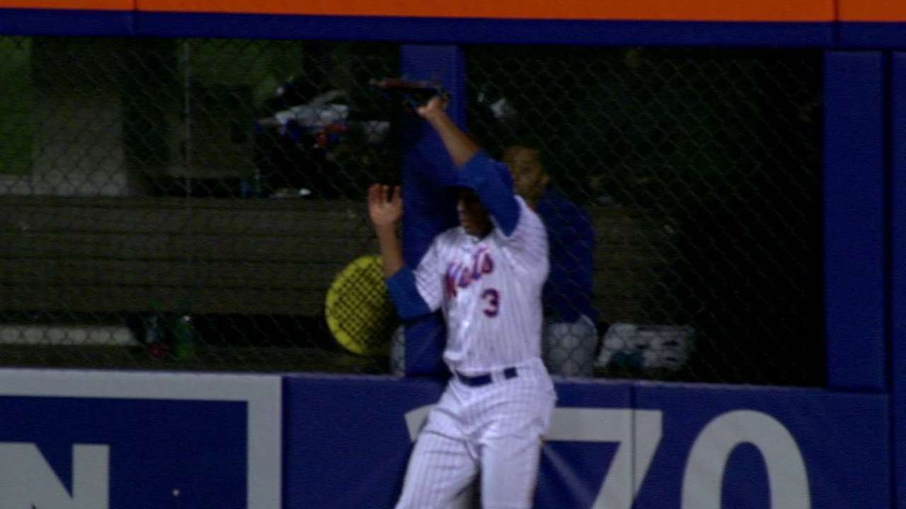 Royals fall few feet shy of big inning in lone big chance