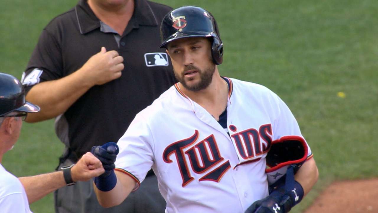 Twins plate four runs in 1st
