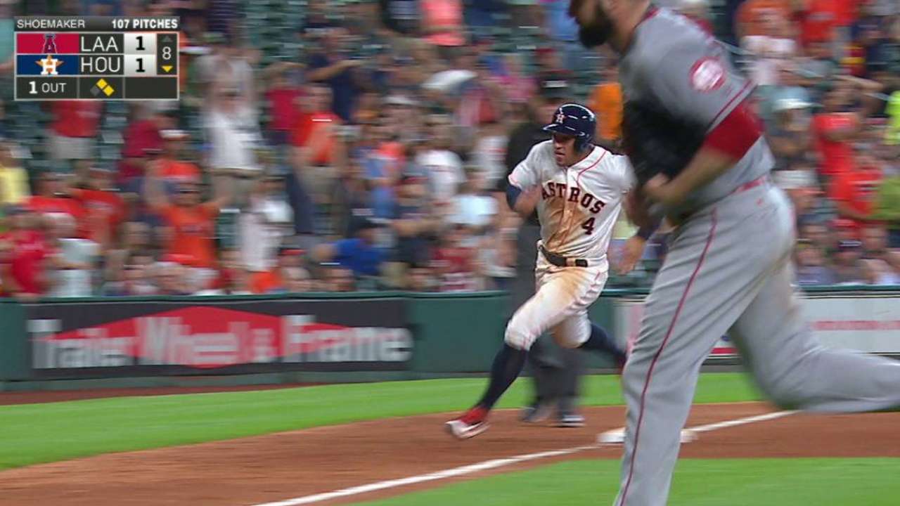 Astros hilan su quinto triunfo y barren a los Angelinos