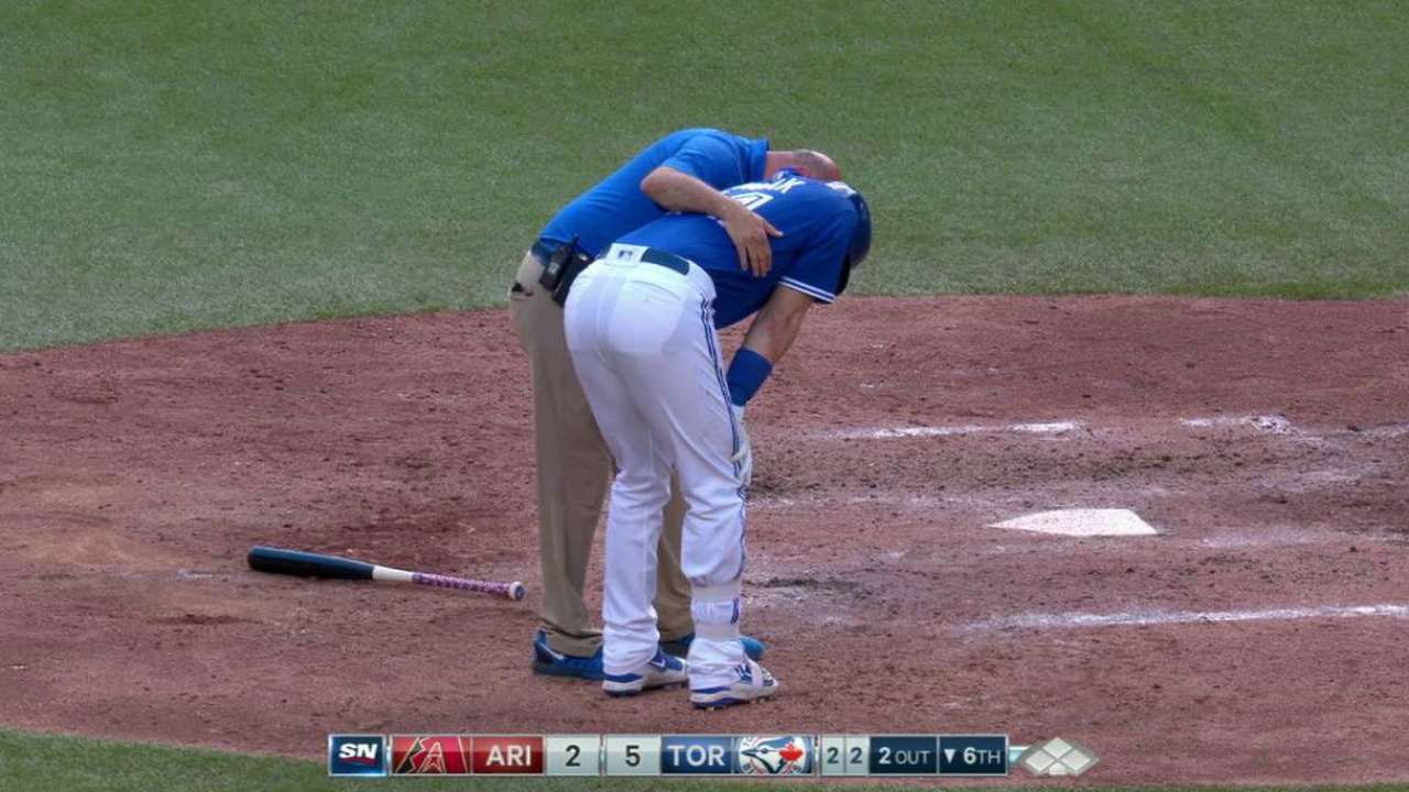 Swelling in knee keeps Smoak out of lineup