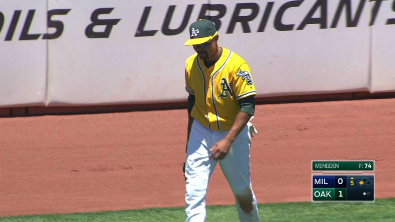 Flores doubles, reaches third