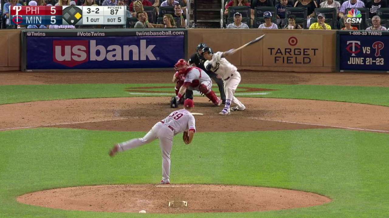 Morgan staying with Phillies as reliever