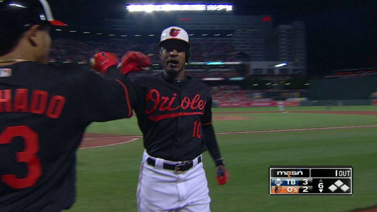 Jones' solo homer