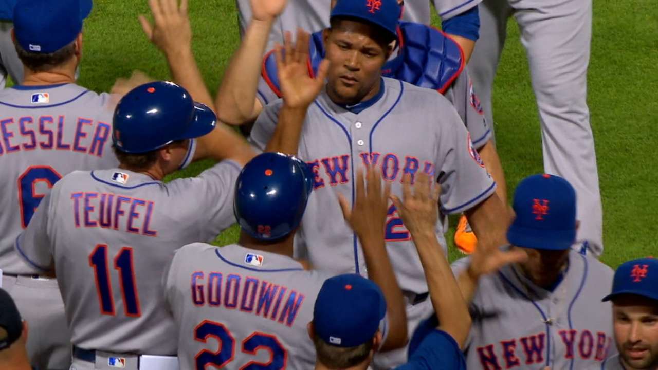Familia's 25th save sets record