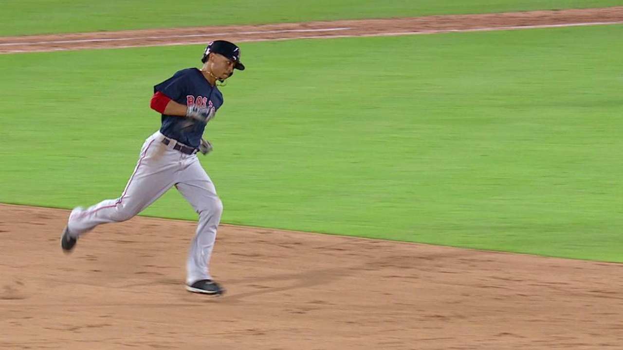 Betts suena HR y lidera remontada de Medias Rojas en Texas