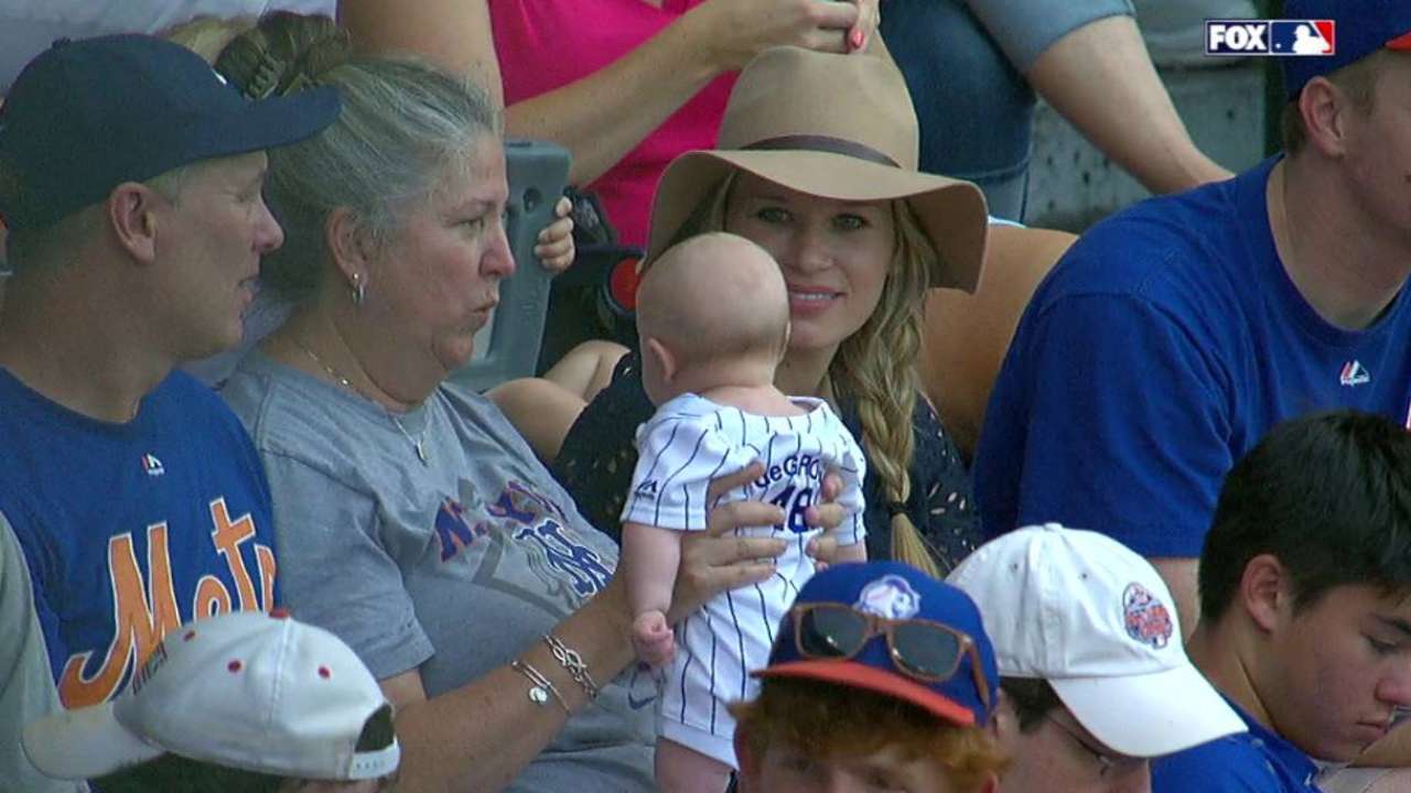 deGrom's son watches Dad pitch