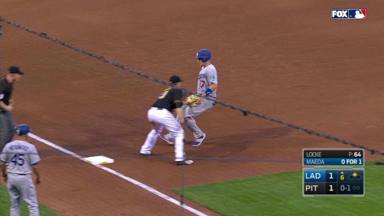 Kratz's throw gets Ellis