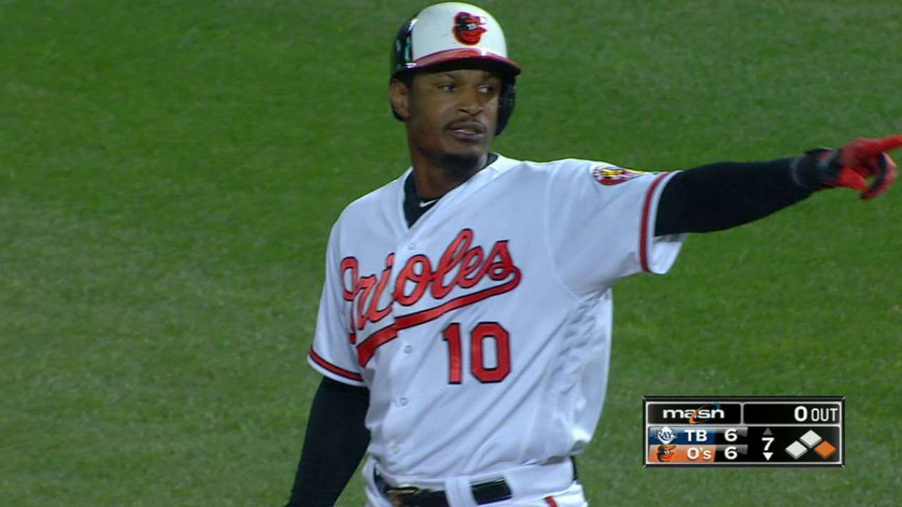 Jones' game-tying RBI single